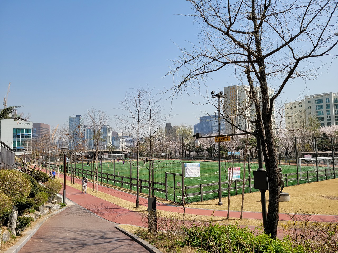 无动于衷 无动于衷